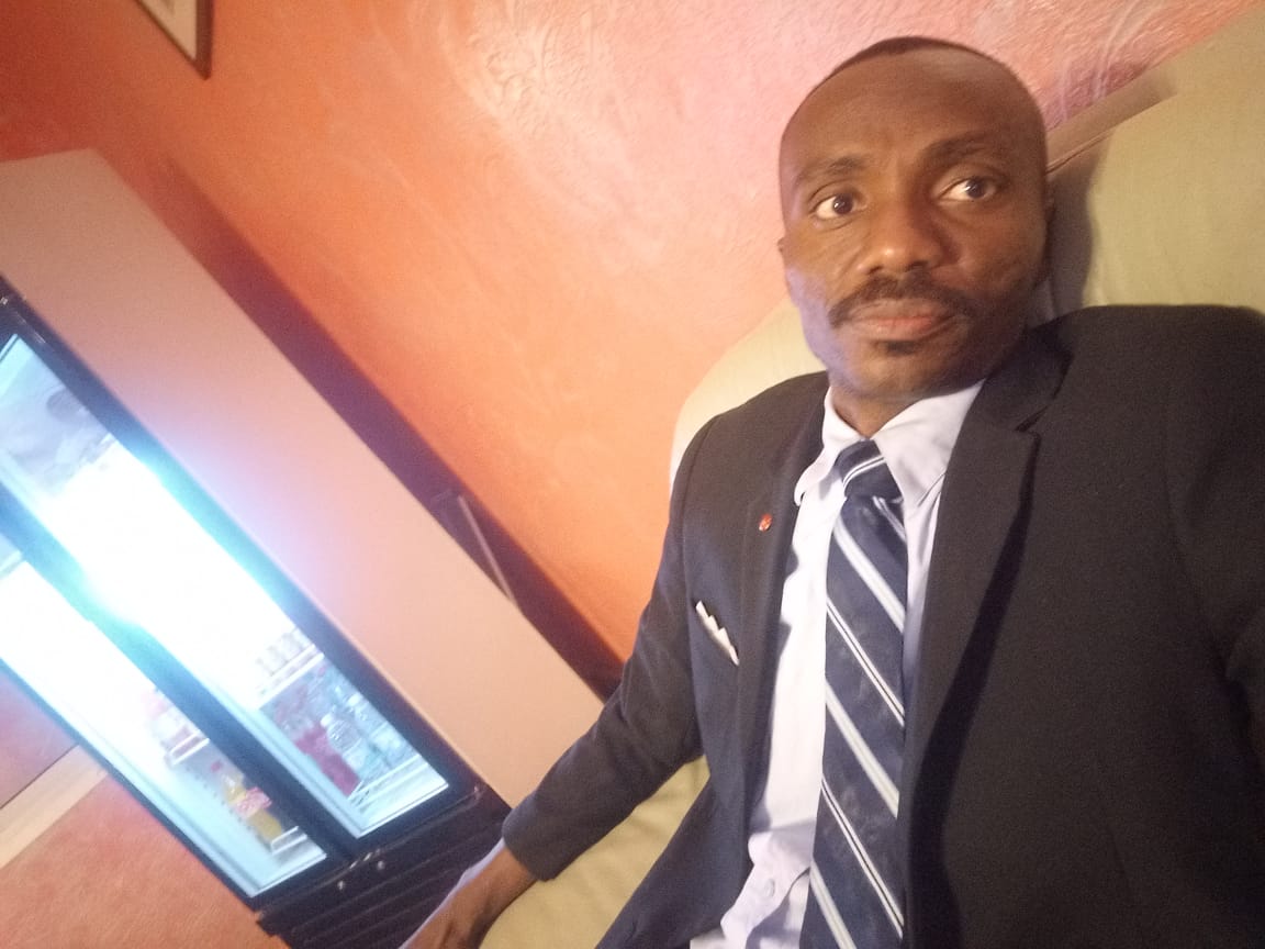 Gamaliel Fokoua – with a client